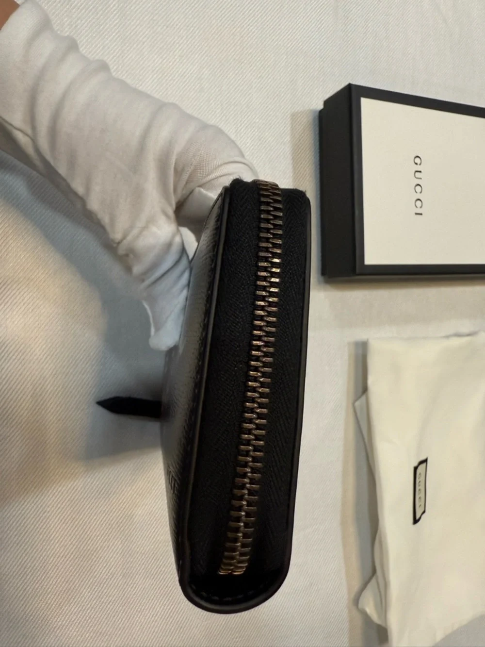 Gucci Black Leather Zip Wallet with Red and White Snake Print - Picture 3 of 6